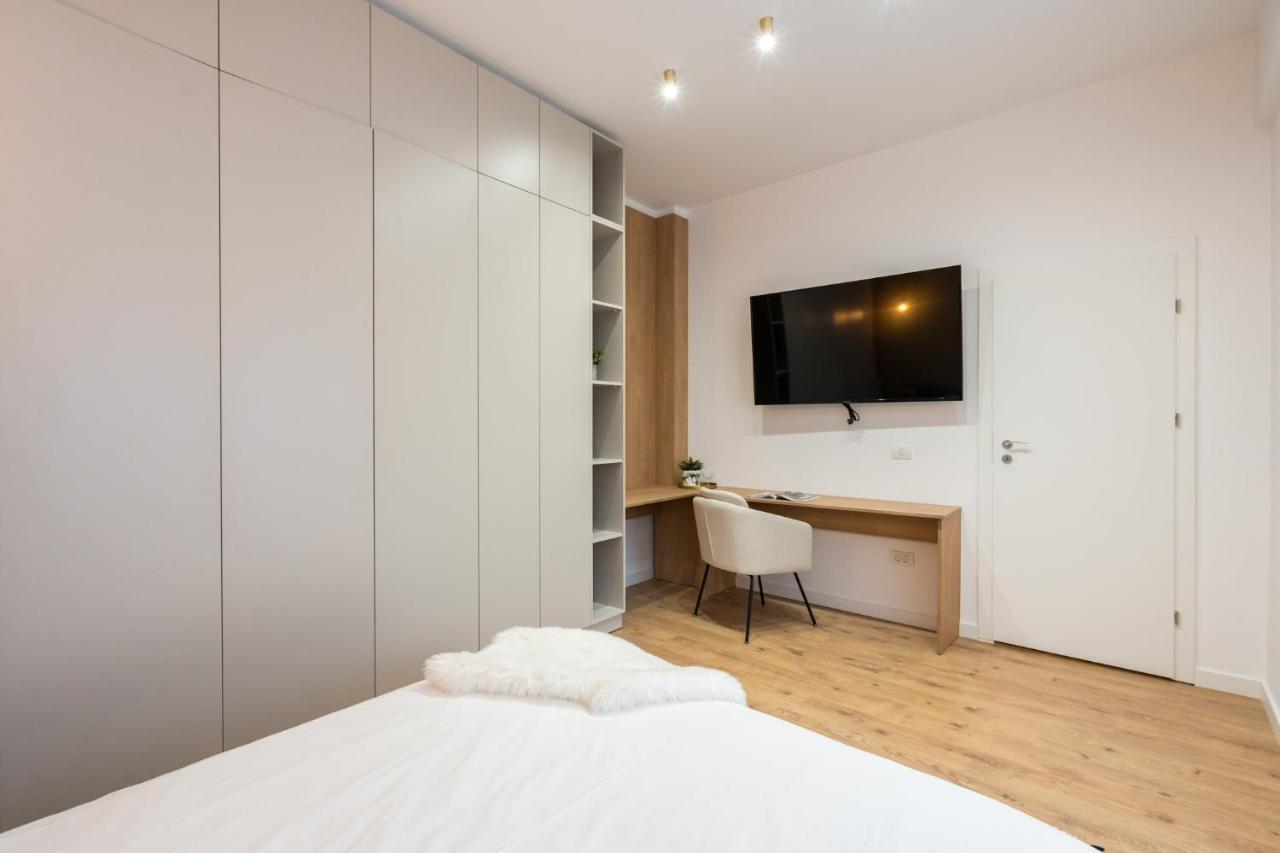 Crystal 3Bdr Apartment In Center Bukares Bagian luar foto