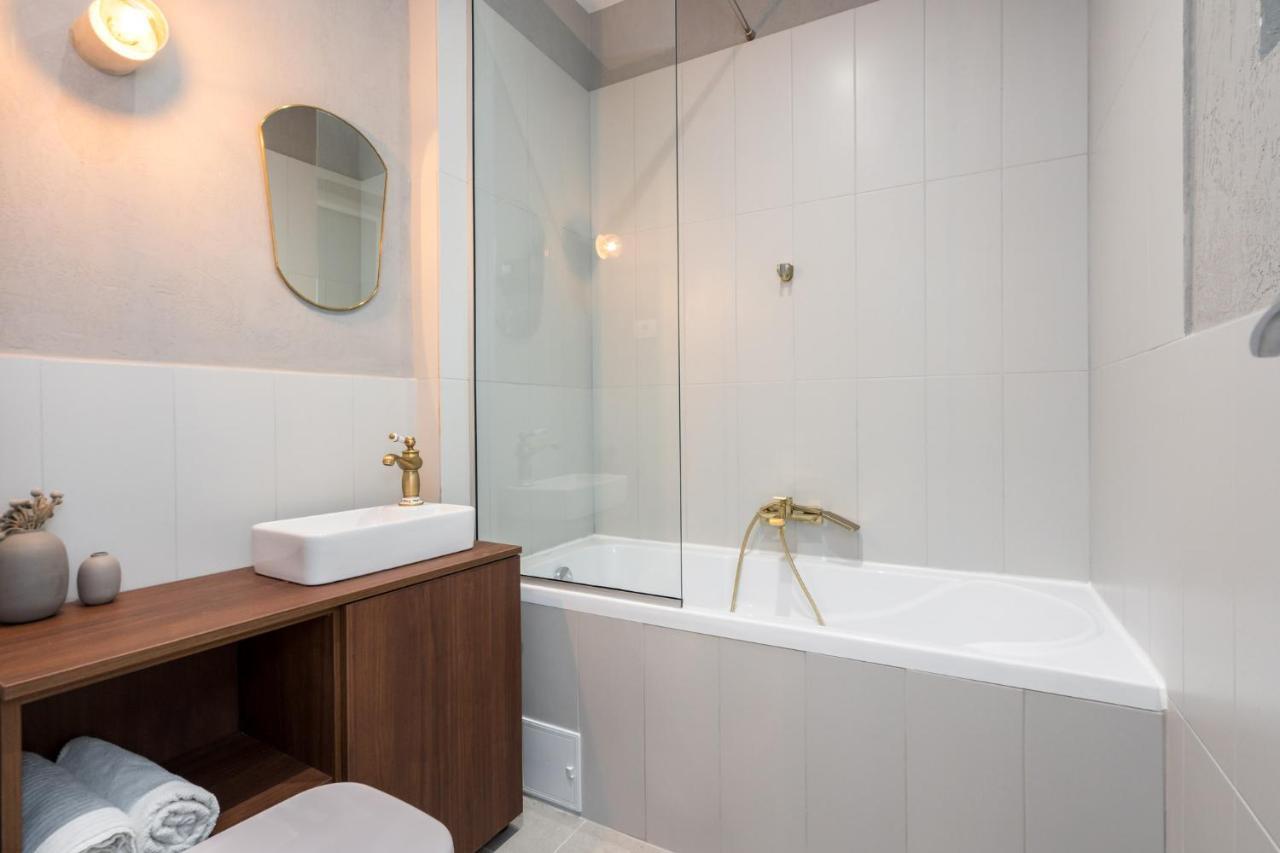 Crystal 3Bdr Apartment In Center Bukares Bagian luar foto