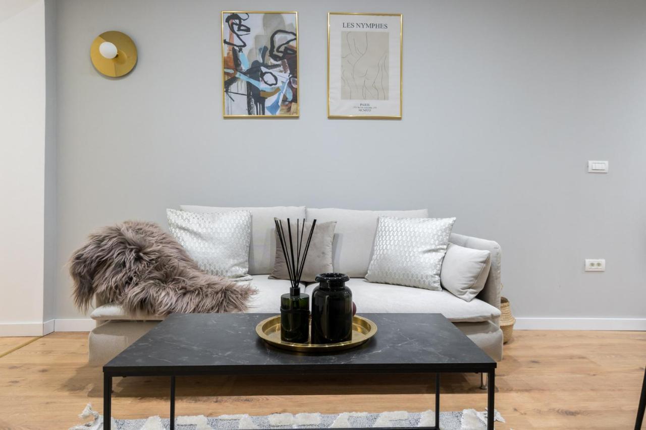 Crystal 3Bdr Apartment In Center Bukares Bagian luar foto