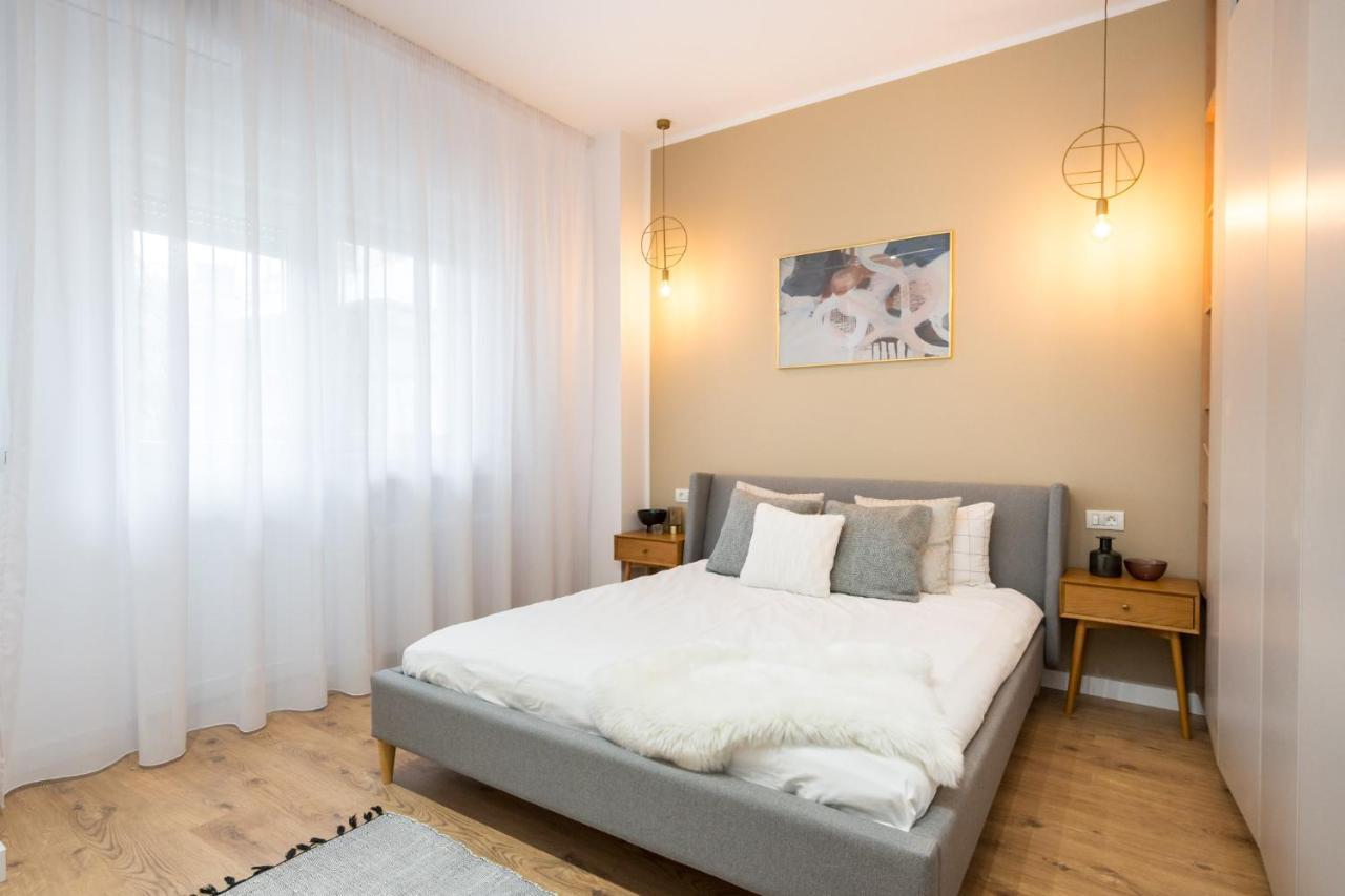 Crystal 3Bdr Apartment In Center Bukares Bagian luar foto