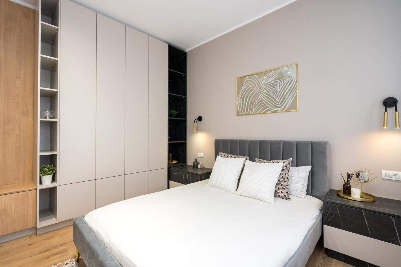 Crystal 3Bdr Apartment In Center Bukares Bagian luar foto