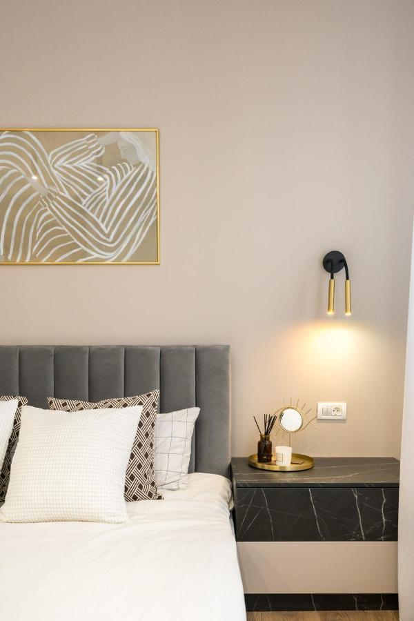 Crystal 3Bdr Apartment In Center Bukares Bagian luar foto