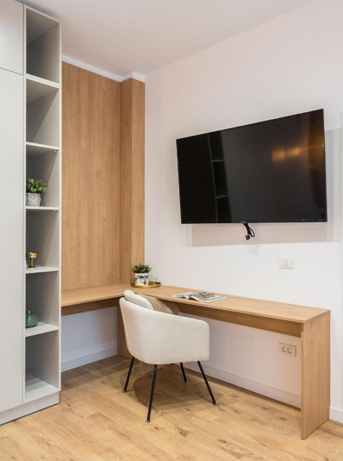 Crystal 3Bdr Apartment In Center Bukares Bagian luar foto